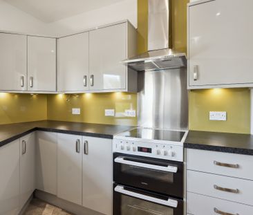 Anniesland Road - Photo 1