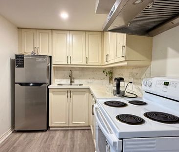 For Lease - 402 Fernleigh Circle, Richmond Hill, Ontario - Photo 2