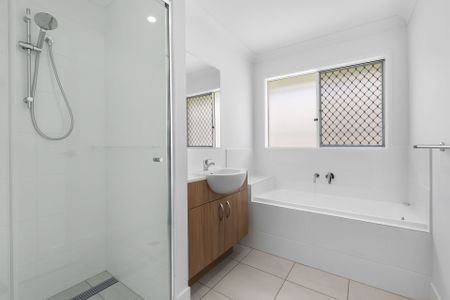 Spacious 4-Bedroom Family Home in Serene Redland Bay Location with Double Garage. - Photo 5