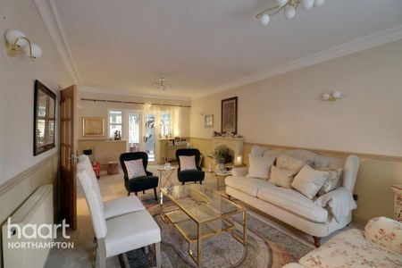 6 bedroom detached house to rent - Photo 2