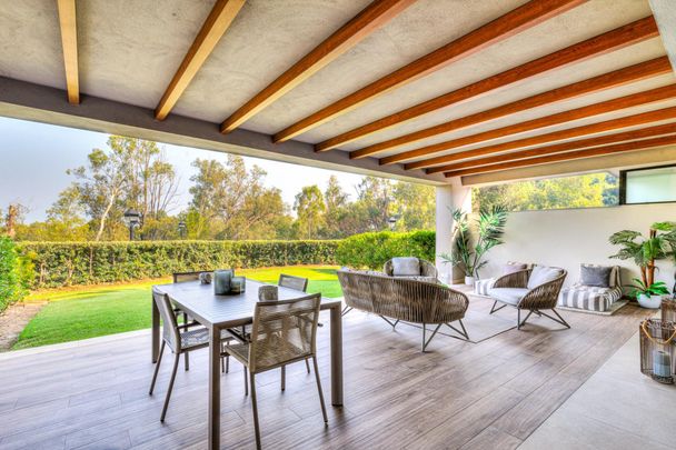Apartamento planta baja en alquiler en Los Naranjos, Marbella - Photo 1