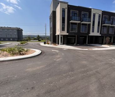 For Lease - 385 Winston Road Unit# 902, Grimsby, Ontario - Photo 6