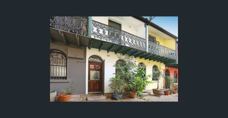 Charming Fully Furnished Two-Bedroom Garden Terrace in Quiet and Private Location - Photo 5