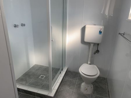 Fully Renovated One Bedroom Unit With Parking - Photo 5