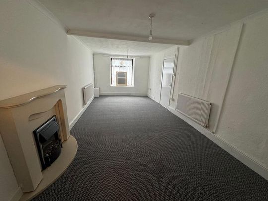 2 bedroom end of terrace house to rent - Photo 1