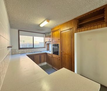 AFFORDABLE UNIT IN THE HEART OF PARADISE POINT - Photo 2