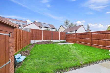 3 bedroom detached house to rent - Photo 2