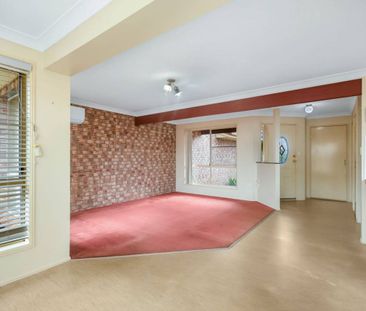 Spacious & Stylish Townhouse Living in Kearneys Spring! - Photo 1