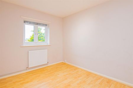 3 bed House - Semi-Detached To Let - Photo 5