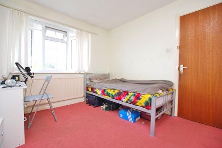 4 bedroom semi-detached house to rent - Photo 3