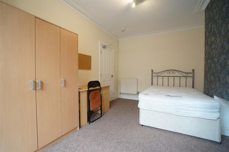 22 Friars Avenue - Photo 3