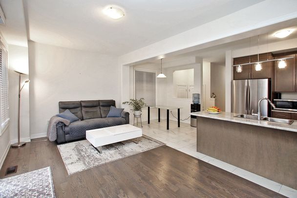 For Lease - 7 Frederick Pearson Street, East Gwillimbury, Ontario - Photo 1