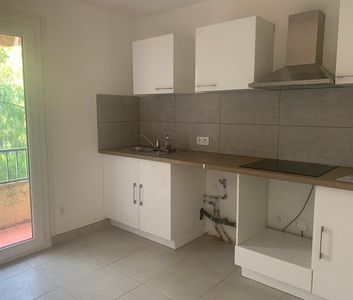 Location Appartement 4 pièces 82m² PUGET VILLE 83390 - Photo 1