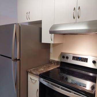 Newcastle Area - Bright 1bdm, 3rd floor, $1350 Available now! - Photo 4