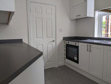 Semi-detached house to rent on - Photo 3