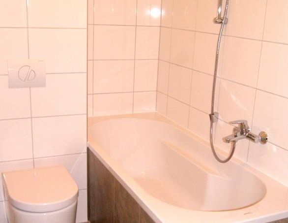 Schöne 2 Zimmerwonung mit Balkon in ruhiger Lage zu vermieten! - Foto 1