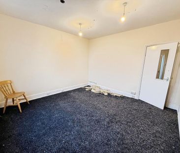 5 bedroom semi-detached house to rent - Photo 4