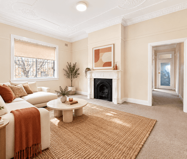 Freshly Painted 2 Bedroom Apartment with Spacious Sunroom - Photo 3