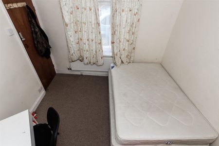 Room For Rent Laura Street, Pontypridd - Photo 3