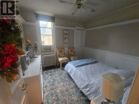 431 BURLINGTON AVENUE - Photo 2