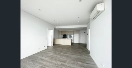 Spacious Bright 2 Bedroom Apartment - Photo 2