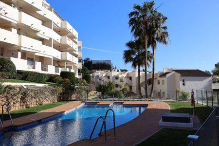 Luxury Apartment for rent in Marbella Del Este, Andalusia - Photo 4