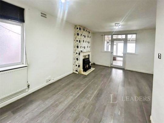 3 bedroom bungalow to rent Roman Road, Luton, Bedfordshire, LU4 - Photo 1