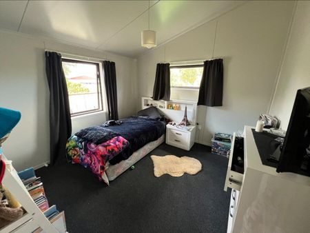 Three-bedroom Aramoho home - Photo 2