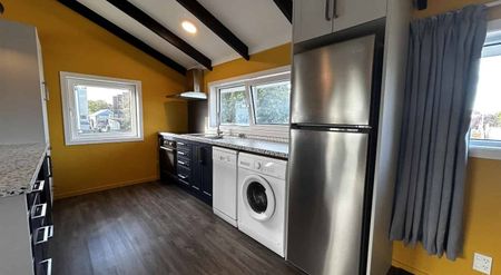 Modern two bedroom townhouse in Linwood! - Photo 5