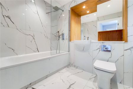 *TWO WEEKS RENT FREE* Excellent two-bedroom, two-bathroom flat within Wimbledon Grounds, this prestigious new development next to the AFC Wimbledon Stadium. The apartments all have generous balconies, lift access, secure bike storage and landscaped communal gardens. - Photo 5