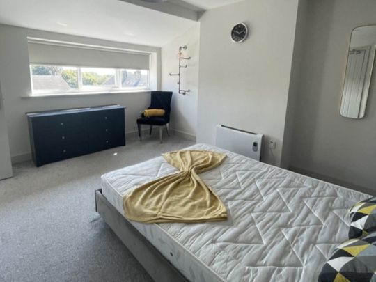 Hough Lane (room 4), Bramley, Leeds - Photo 1