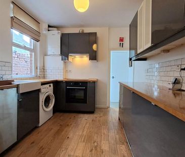 3 bedroom terraced house to rent - Photo 2