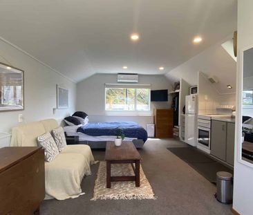 Fernhill studio with single garage - Photo 1