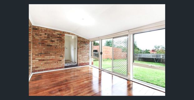 THREE BEDROOM HOME - PERFECT LOCATION! - Photo 1