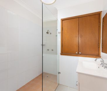 Generously Proportioned Townhouse - Photo 5