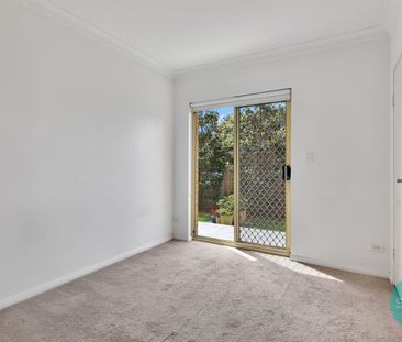 SPACIOUS GROUND-FLOOR RETREAT WITH EXPANSIVE PRIVATE GARDEN - Photo 2