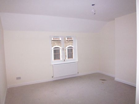 2 bedroom flat to let - Photo 2