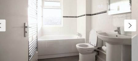 Room in a Shared House, Mulberry Way, IG6 - Photo 5