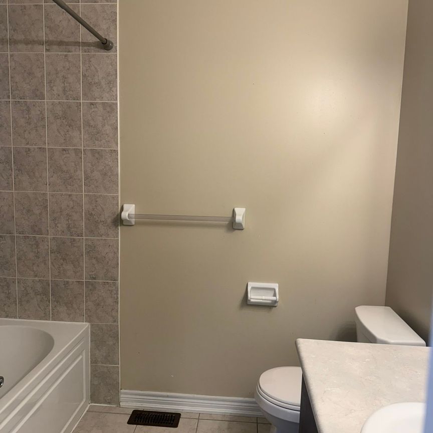 For Lease - 294 Pine Avenue, Oshawa, Ontario - Photo 1