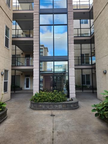 Spacious 2 Bedroom, 2 Bathroom Condo - Photo 4