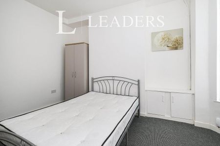 4 bedroom property to rent - Photo 2