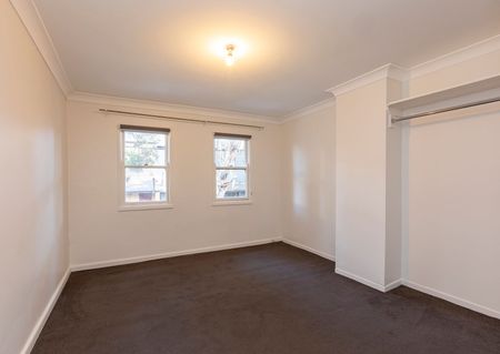 Light and Spacious Three Bedroom Terrace - Photo 3