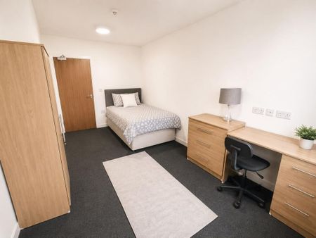 5 Bed Flat, Penny Lane House, L15 - Photo 4