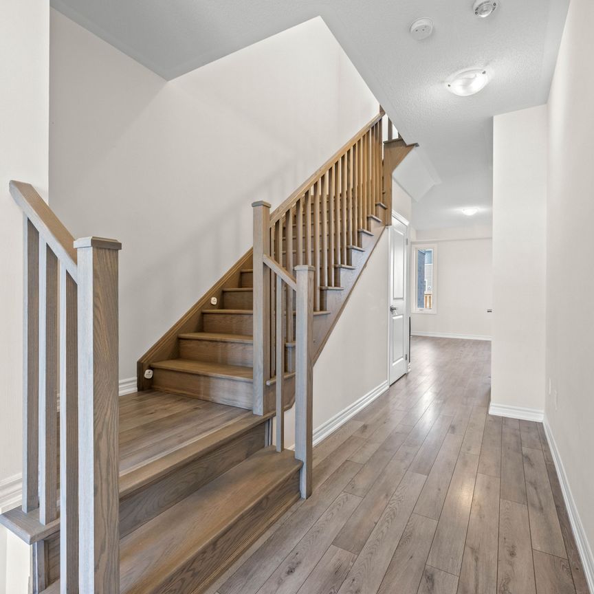 For Lease - 4 Rochester Drive, Barrie, Ontario - Photo 1
