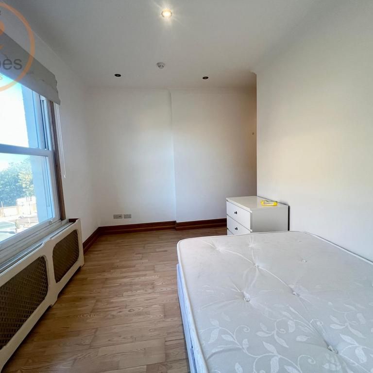 1 bedroom in a house share to rent - Photo 1