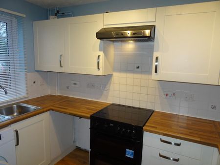 2 bedroom end of terrace house to rent - Photo 5