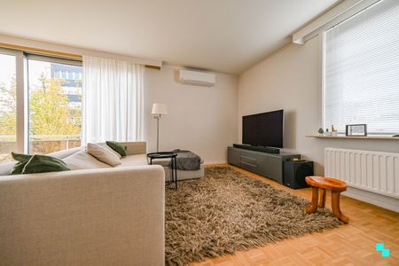 Ruim appartement met ondergrondse autostaanplaats - Photo 3