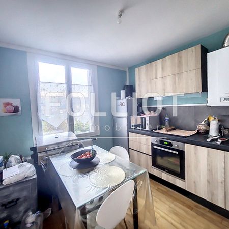 A LOUER - CENTRE VILLE DE VIRE NORMANDIE - GRAND T2 de 68,99 m² EN PARFAIT ÉTAT - Photo 3