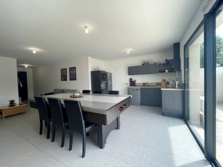 Location Maison 5 pièces 90m² LE MAY SUR EVRE 49122 - Photo 3