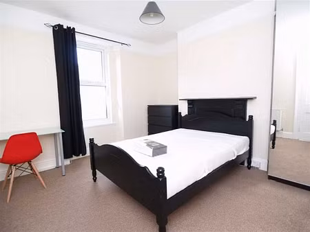 3 Bed - Laira Place, Plymouth - Photo 3